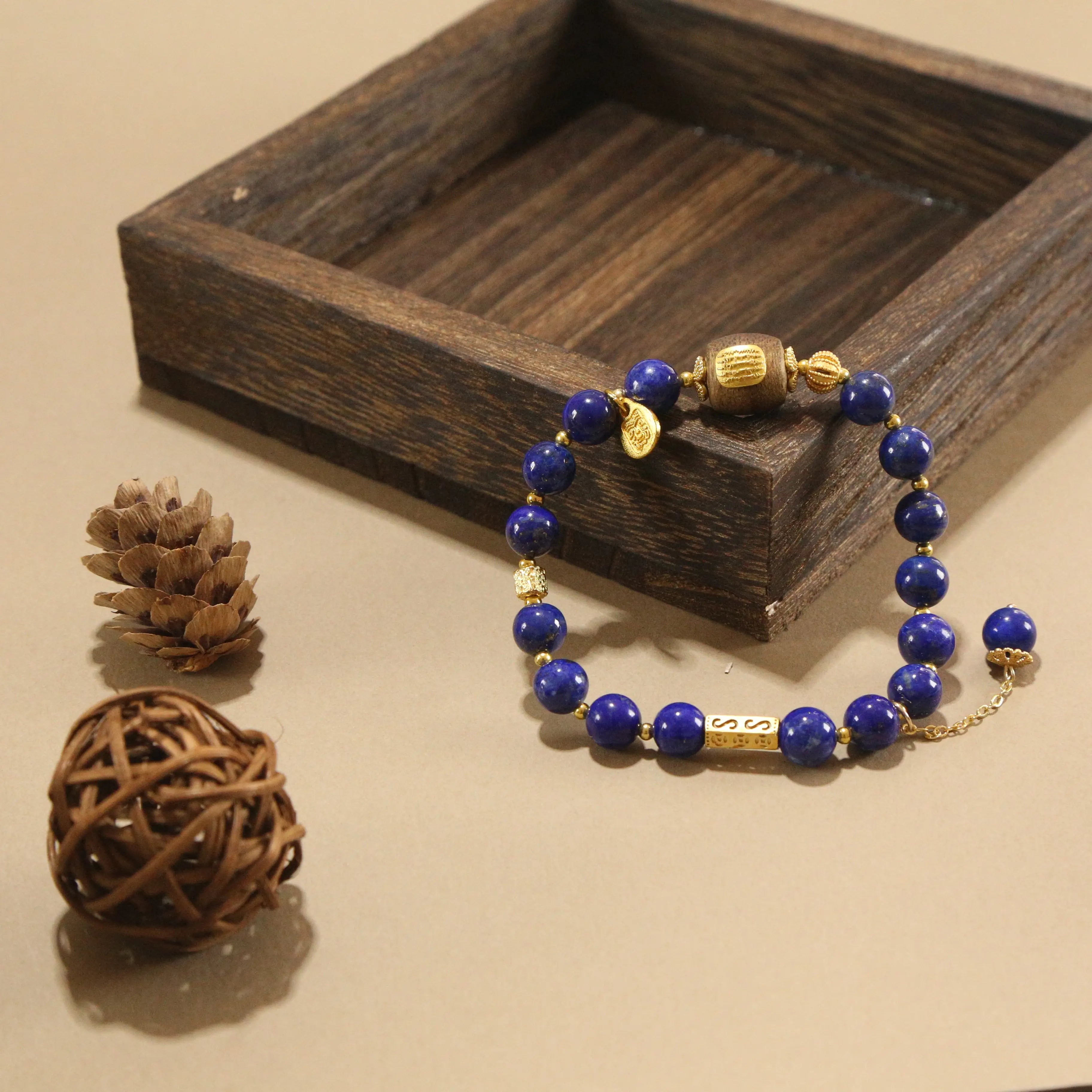 7.5mm Lapis Lazuli Bracelet with Six-Word Mantra Agarwood Bead