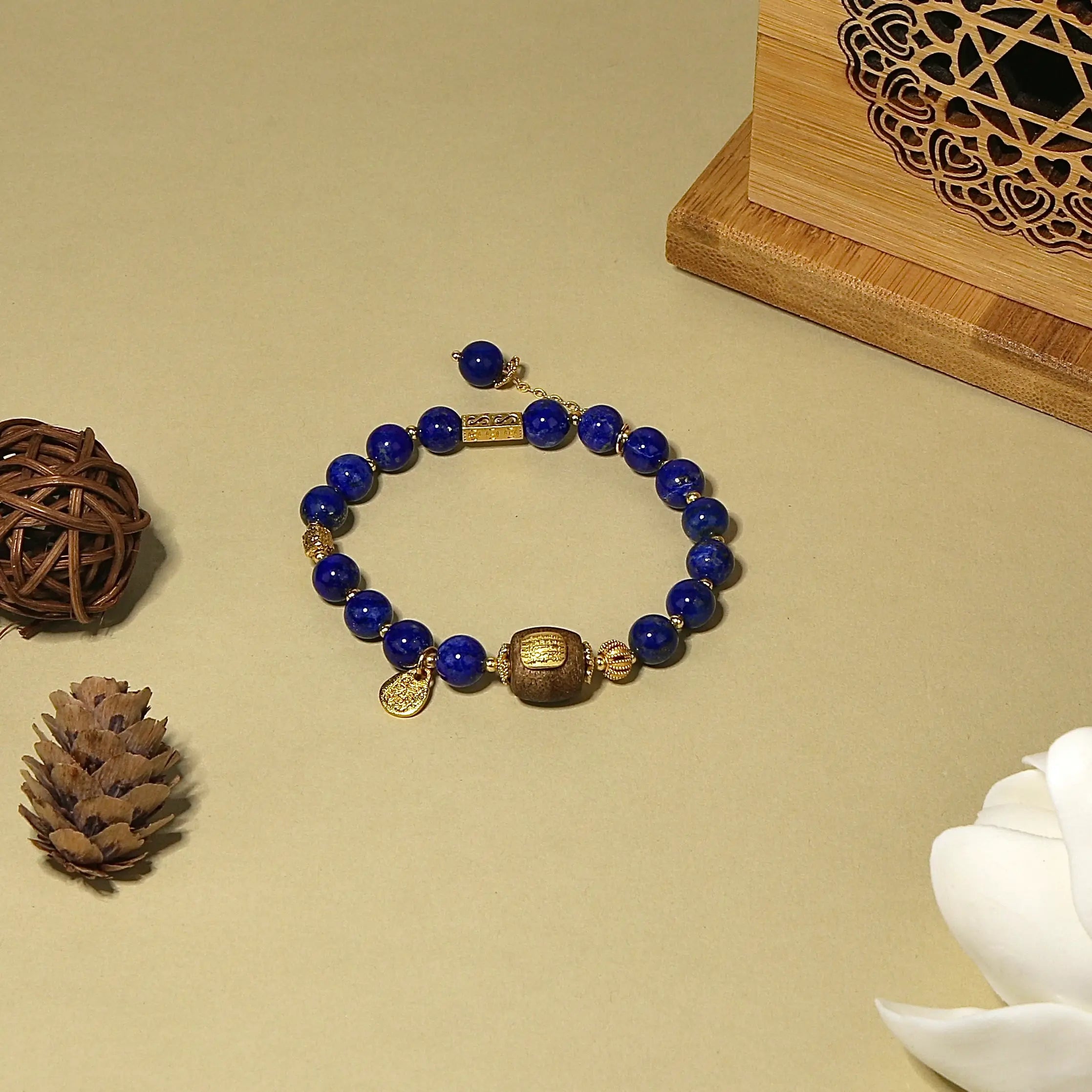7.5mm Lapis Lazuli Bracelet with Six-Word Mantra Agarwood Bead