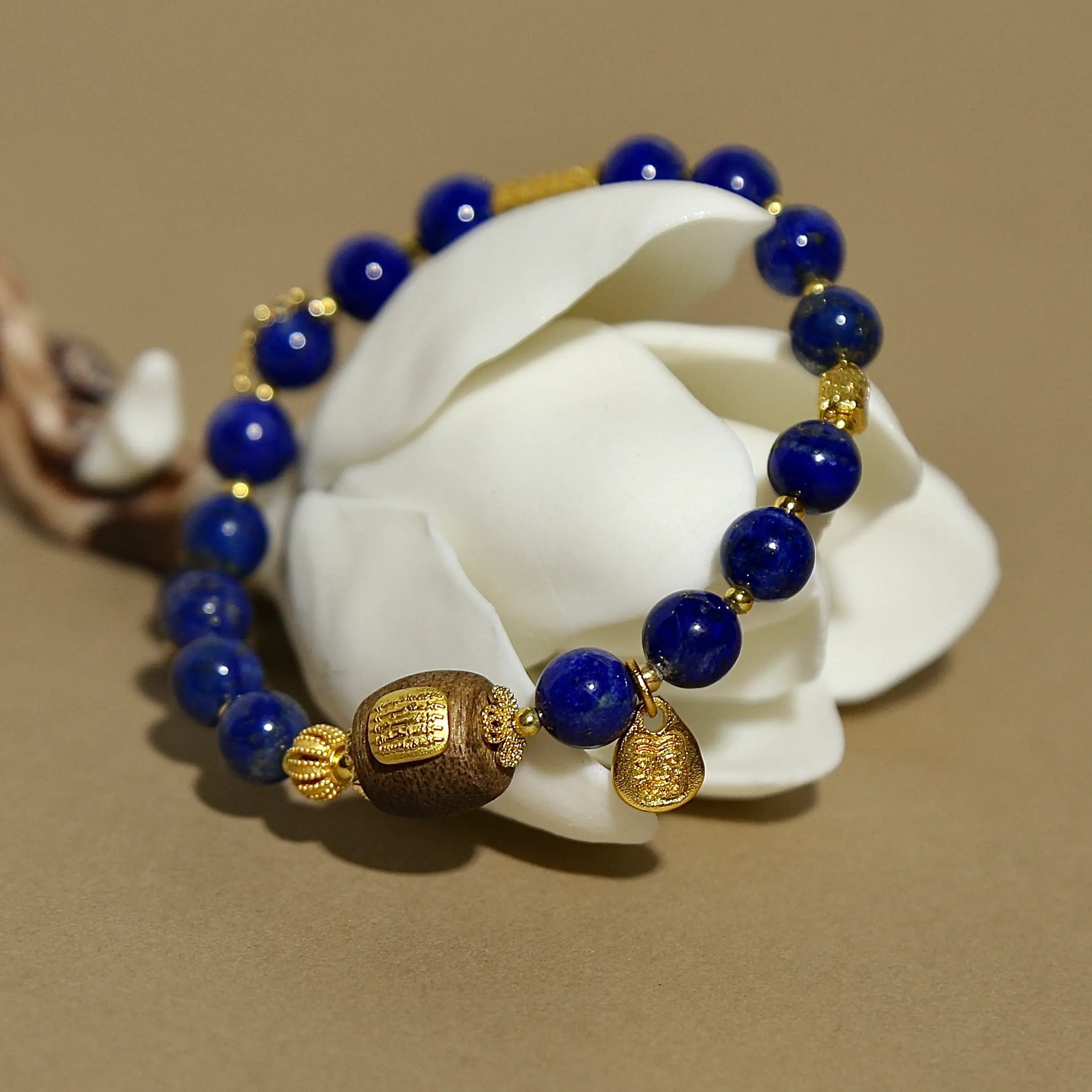 7.5mm Lapis Lazuli Bracelet with Six-Word Mantra Agarwood Bead