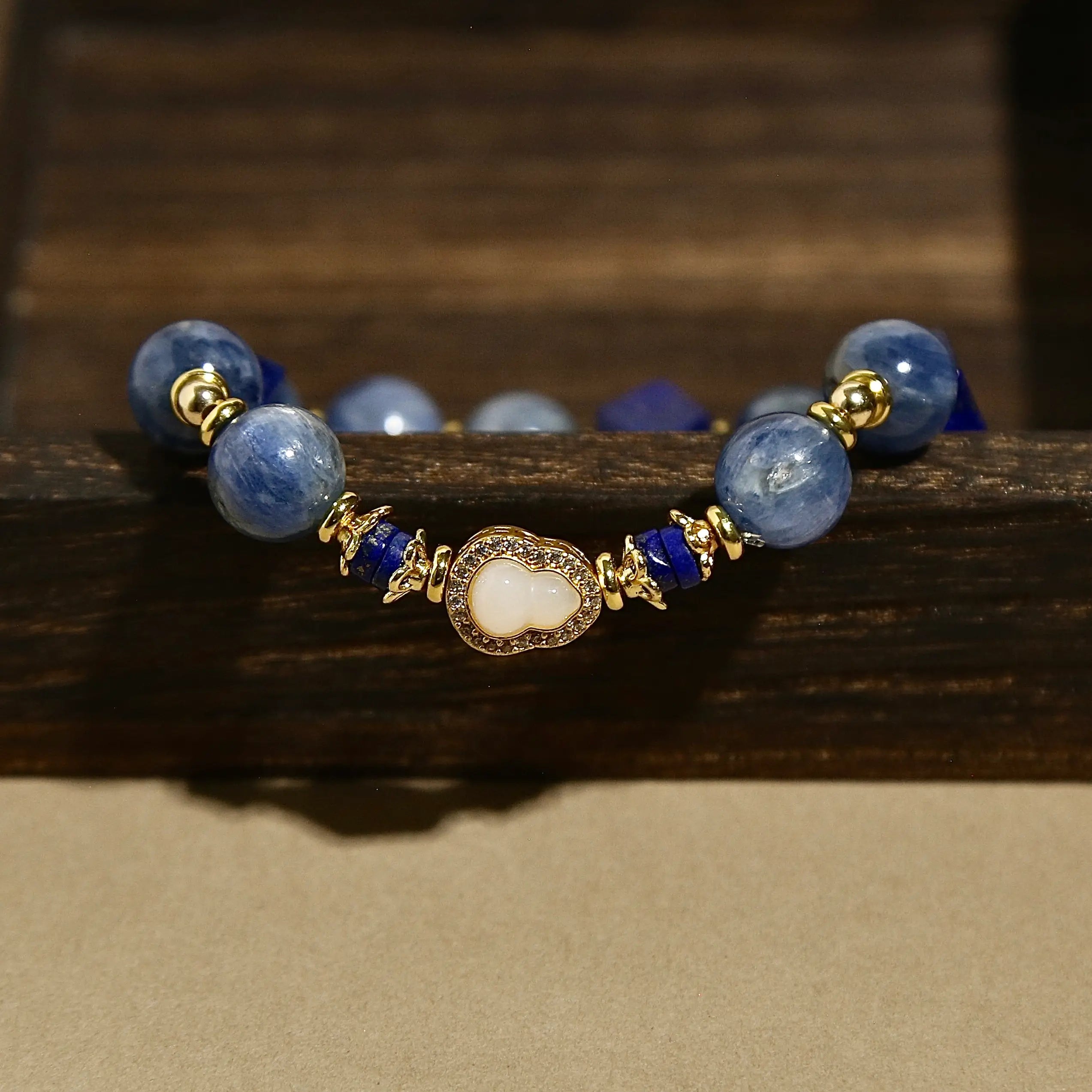 7mm Lapis Lazuli Bracelet with White Agate Inlay