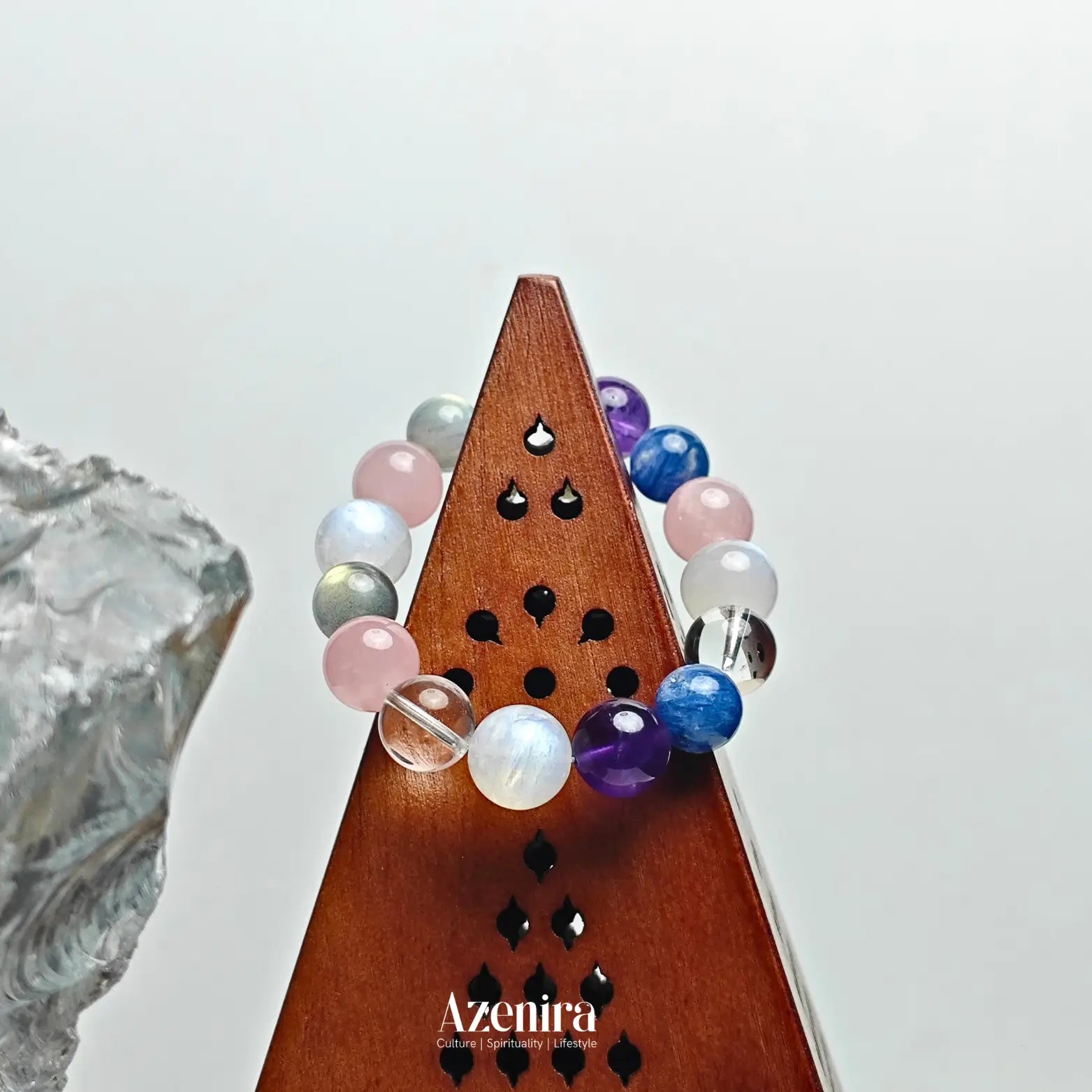 Pisces Zodiac Crystal Bracelet with Natural Clear Quartz, Moonstone, Rose Quartz and Kyanite,Designed for Love and Relationships,Fine Gifts.