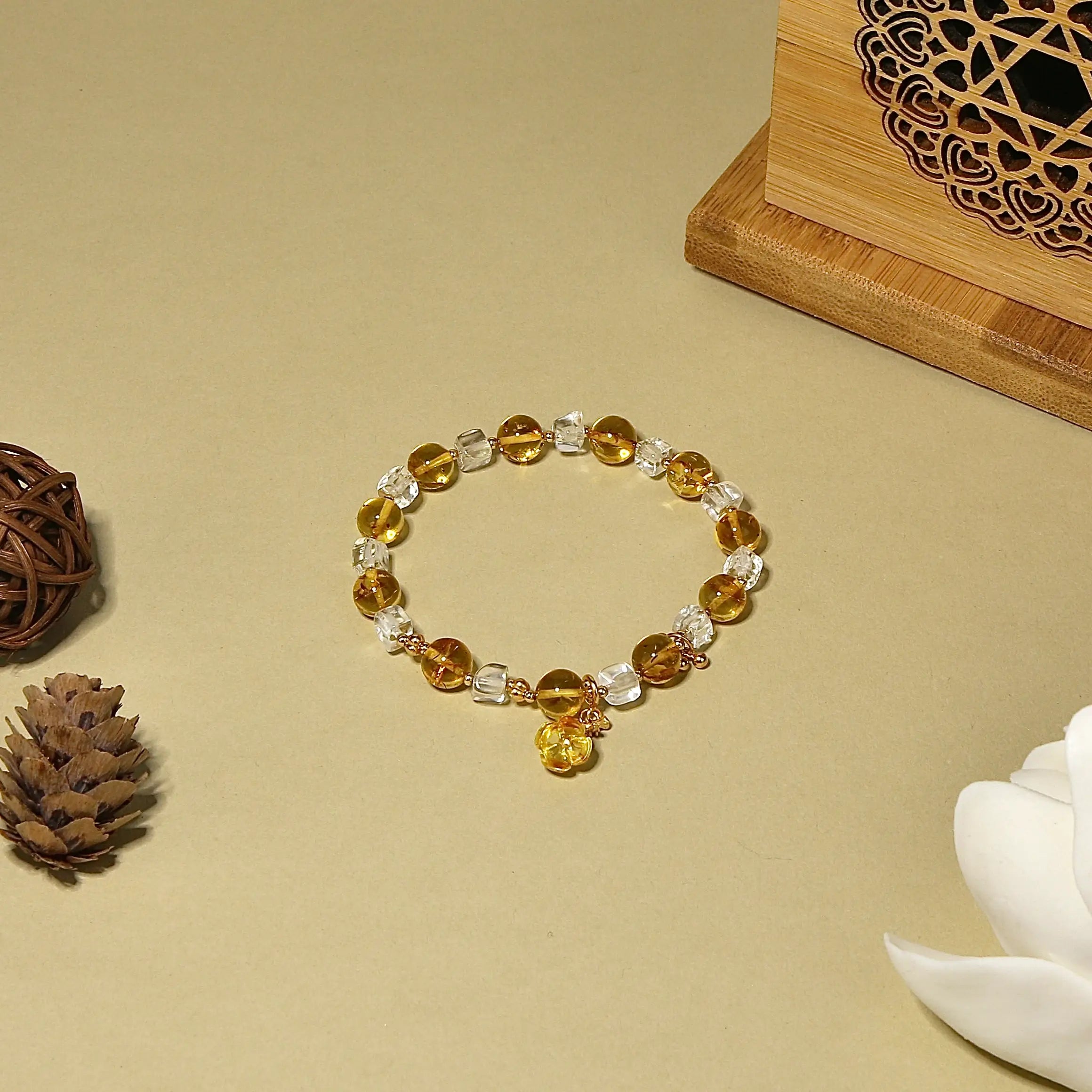 8mm Flower Amber Bracelet with Golden Osmanthus Amber Pendant