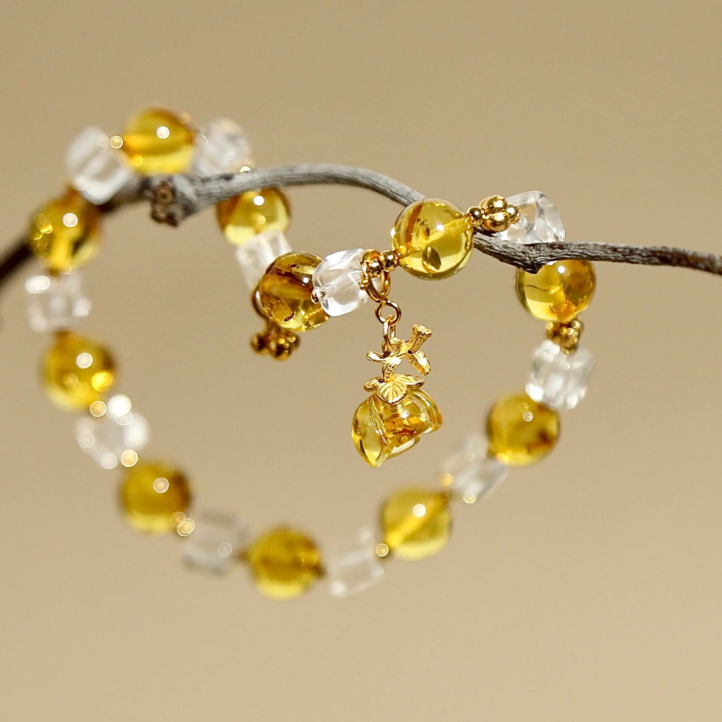 8mm Flower Amber Bracelet with Golden Osmanthus Amber Pendant